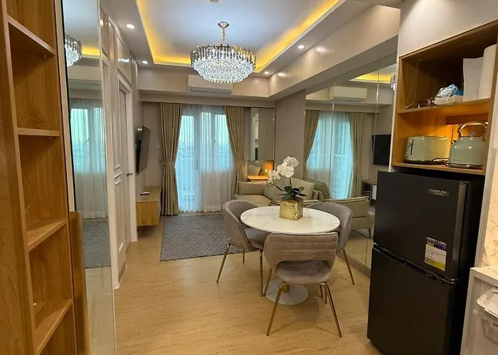 Yassis 2br Luxury Unit In Grass