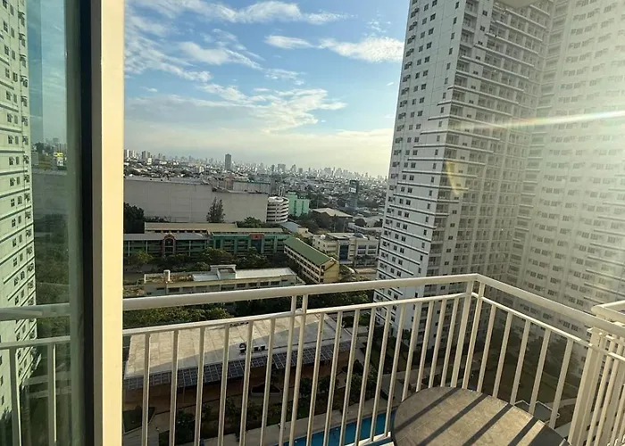 Yassis 2br Luxury Unit In Grass