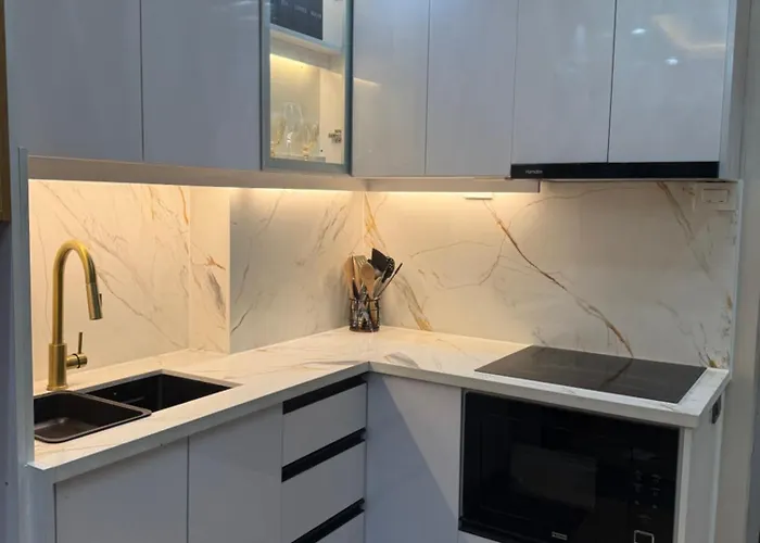 Yassis 2br Luxury Unit In Grass *
