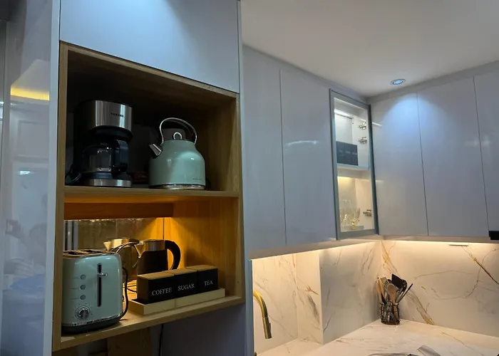Yassis 2br Luxury Unit In Grass * Manila